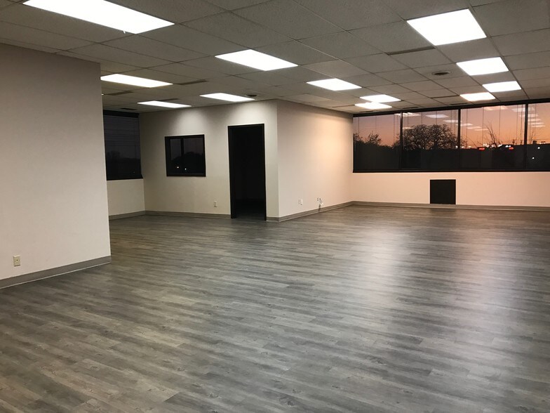 More Photos Of 1001 W Euless Blvd, Euless Medical For Lease