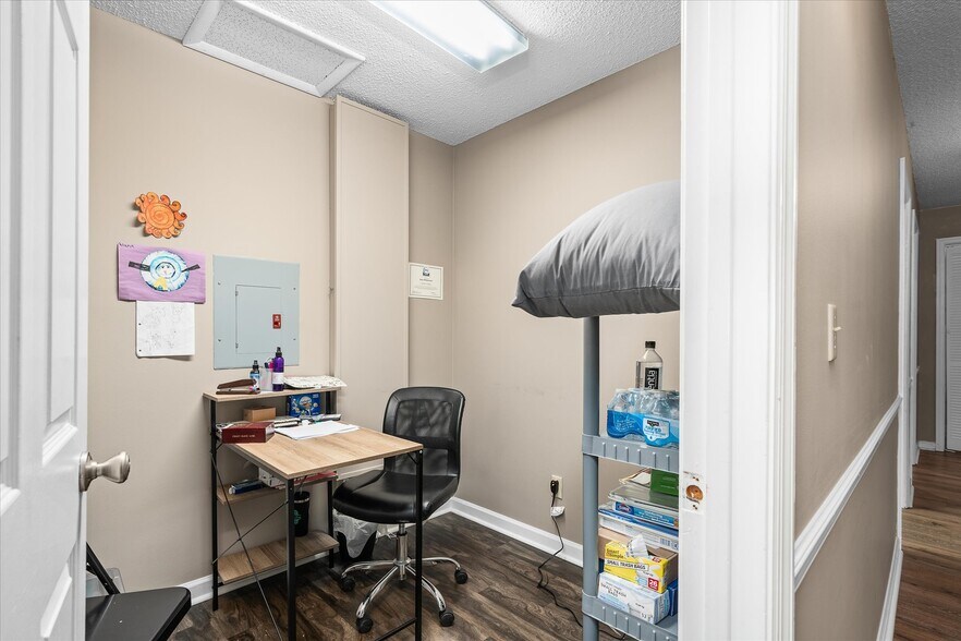 More Photos Of 142 West Ave, Crossville Medical For Sale