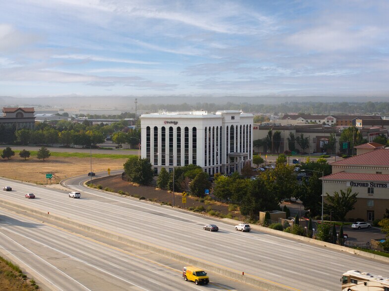 More Photos Of 1444 S Entertainment Ave, Boise Office For Lease