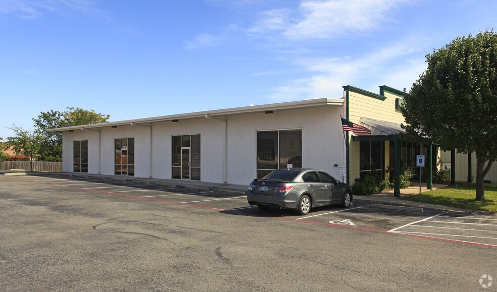 More Photos Of 1906 S Bagdad Rd, Leander Unknown For Lease