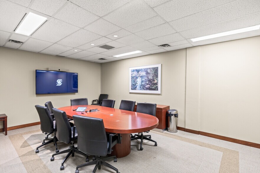 More Photos Of 478 Bernard Av, Kelowna Office For Lease