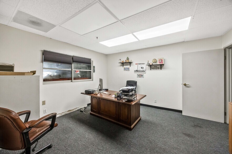 More Photos Of 1808 58th Pl, Los Angeles Land For Lease