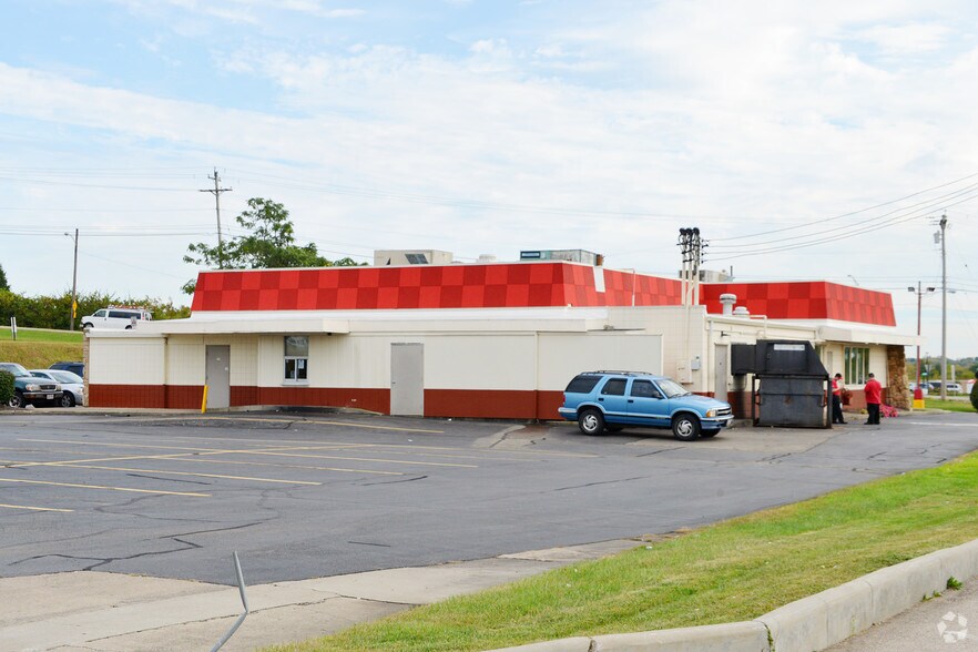 More Photos Of 8201 Claude Thomas Rd, Franklin Restaurant For Lease
