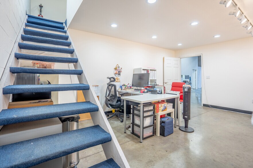 More Photos Of 2807 S Olive St, Los Angeles Warehouse For Sale