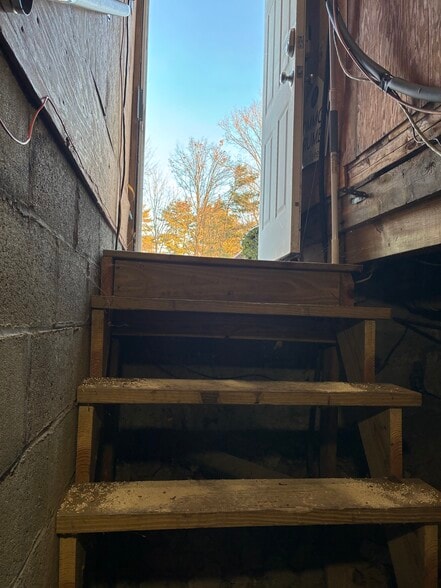 More Photos Of 1011 Hoosick Rd, Troy Storefront Retail Residential For Sale