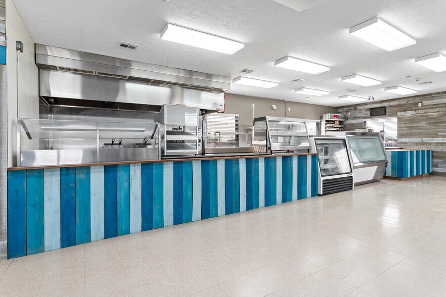 More Photos Of 5140 Gulfway Dr, Sabine Pass Restaurant For Sale