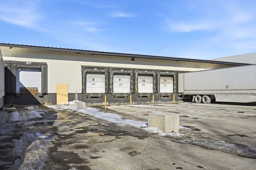 More Photos Of 8201 NE Hickory St, Minneapolis Truck Terminal For Sale
