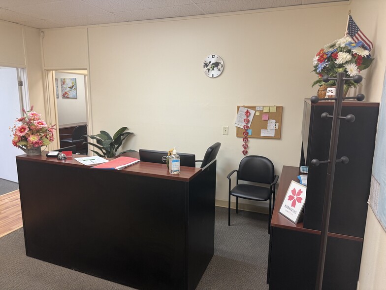 More Photos Of 2045 Hallmark Dr, Sacramento Office For Lease