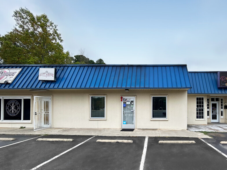 Primary Photo Of 2809 W Sugar Creek Rd, Charlotte General Retail For Lease