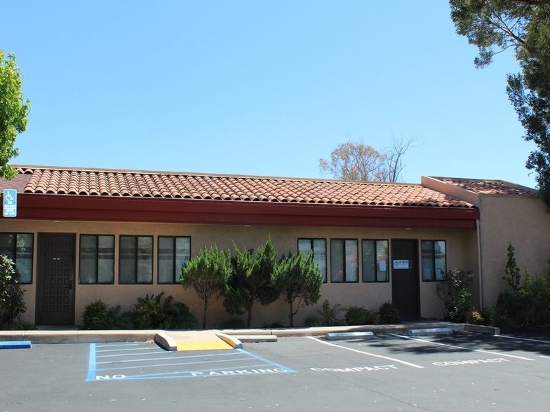 Primary Photo Of 1105 Las Tablas Rd, Templeton Medical For Lease