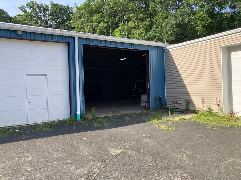More Photos Of 8 Route 80, Killingworth Warehouse For Lease