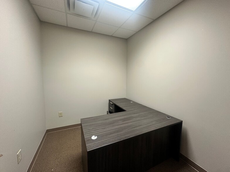 More Photos Of 540 Lake Center Pky, Cumming Office For Lease