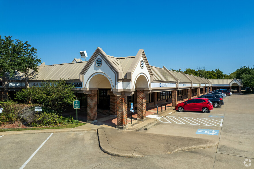 Primary Photo Of 2441-2485 Forest Park Blvd, Fort Worth Unknown For Lease