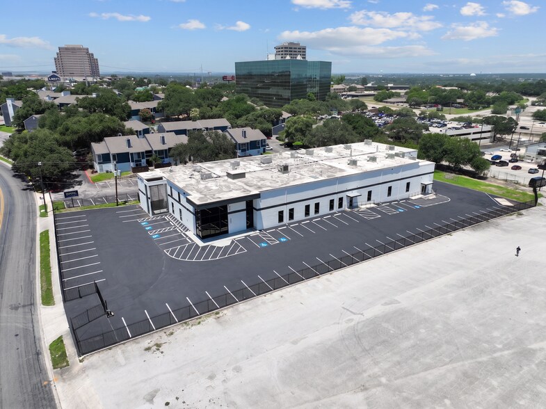 More Photos Of 7700 Torino St, San Antonio Flex For Sale