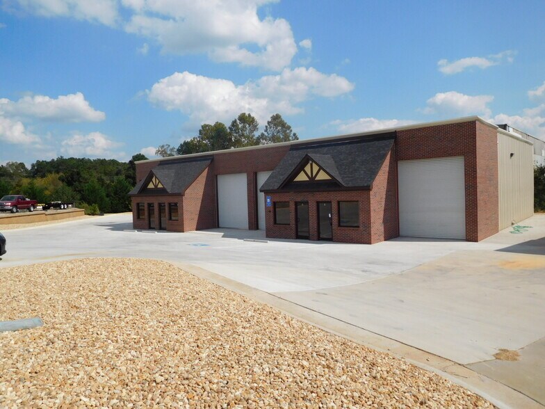 More Photos Of 3643 Explorer Trl, Oakwood Light Manufacturing For Lease