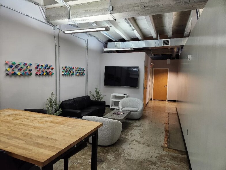 More Photos Of 1307 W Morehead St, Charlotte Office For Sale