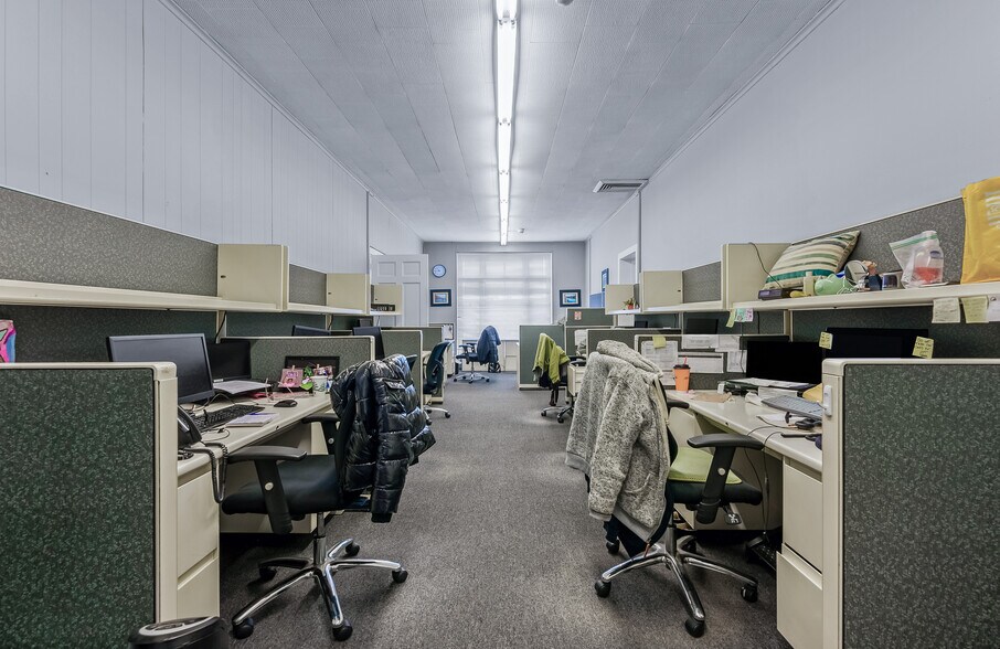 More Photos Of 166-170 Jericho Tpke, Floral Park Loft Creative Space For Lease