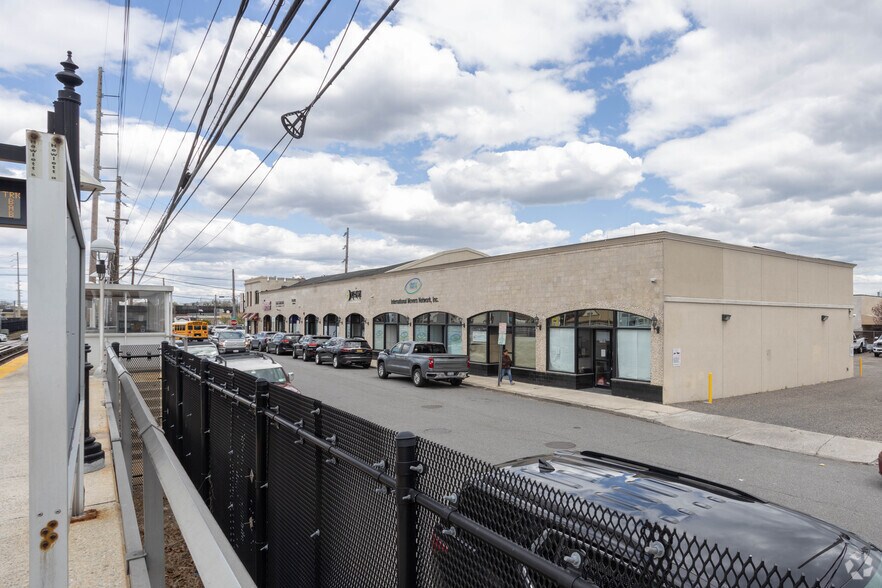 More Photos Of 31 Franklin Ave, Hewlett Freestanding For Sale