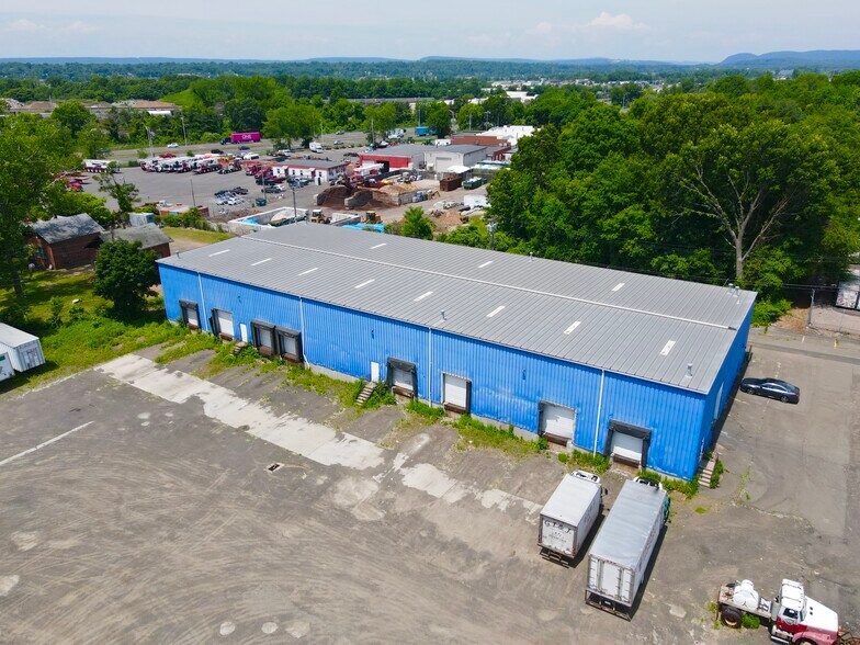 More Photos Of 126 Quinnipiac Ave, North Haven Warehouse For Lease