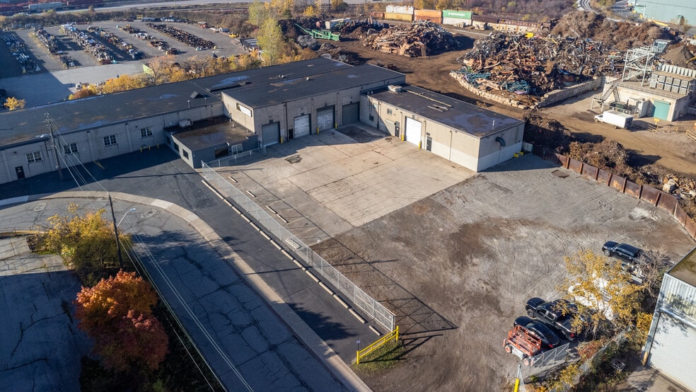 More Photos Of 100 Burland Cres, Hamilton Warehouse For Lease