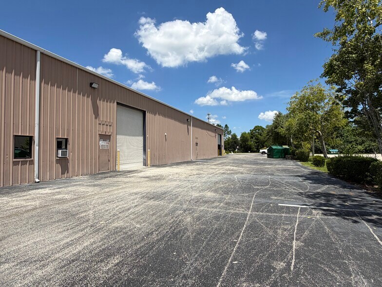 More Photos Of 830 NE 24th Ln, Cape Coral Warehouse For Lease