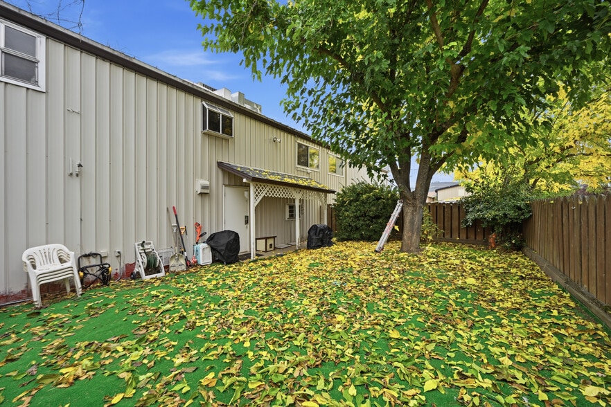 More Photos Of 3511 Redwood St, Clearlake Freestanding For Sale