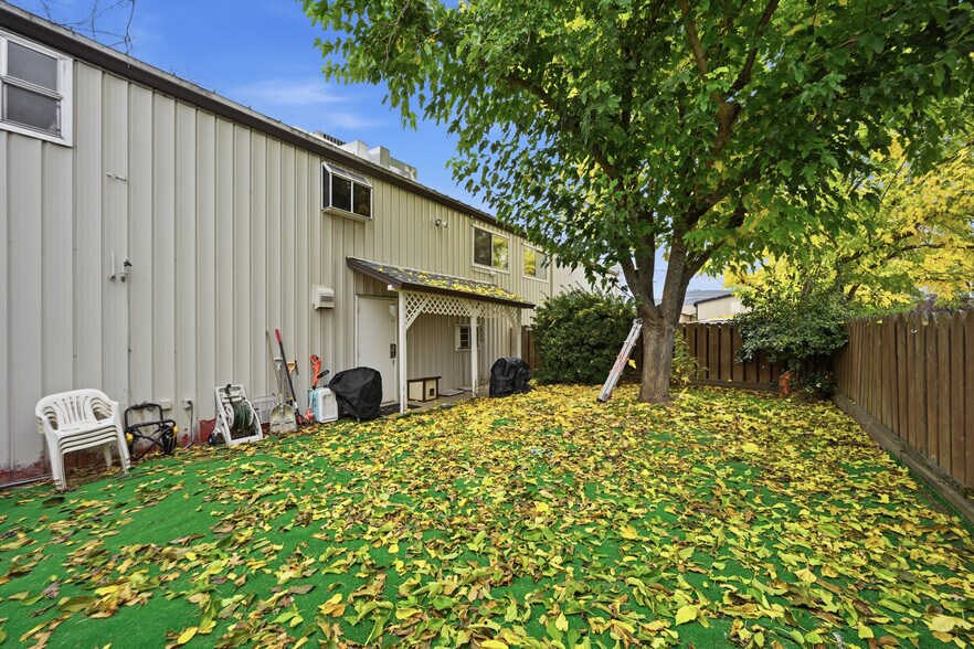 More Photos Of 3511 Redwood St, Clearlake Freestanding For Sale