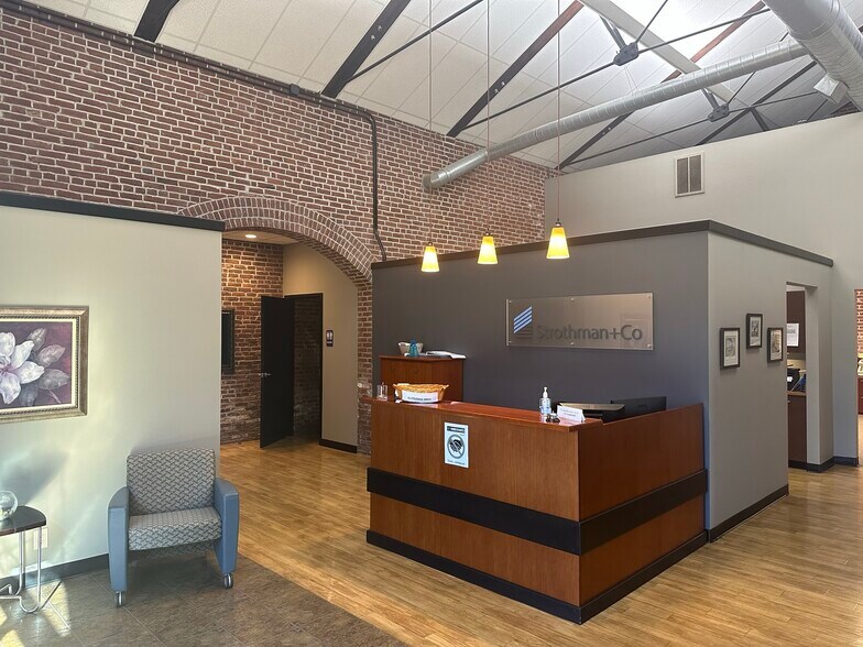 More Photos Of 290 Missouri Ave, Clarksville Office For Lease