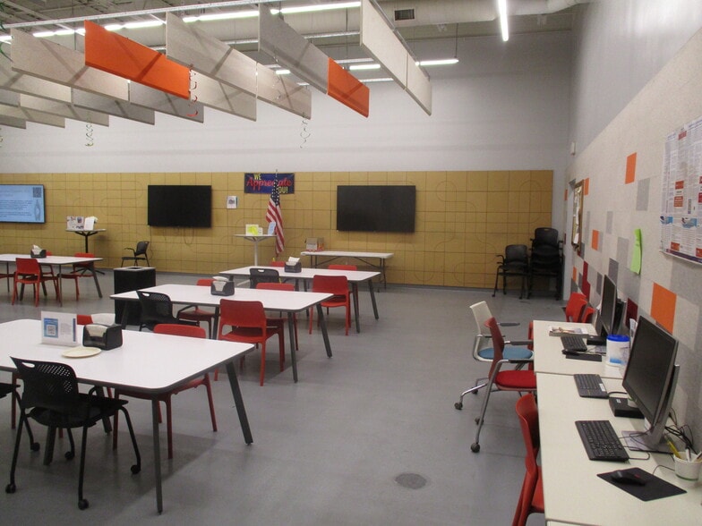 More Photos Of 2800 Estes St, Norton Shores Manufacturing For Sale