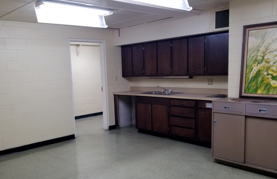 More Photos Of 49 Public Sq, Shelbyville Office For Sale