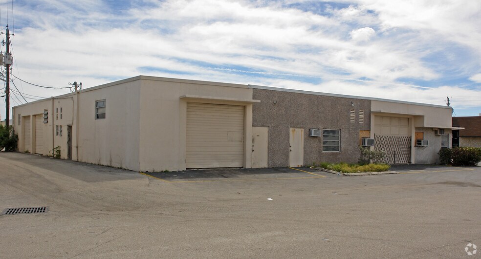 More Photos Of 2800 NE 4th Ave, Pompano Beach Light Distribution For Lease