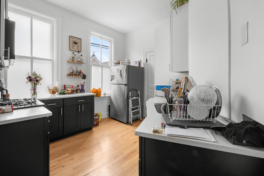 More Photos Of 1133 N Winchester Ave, Chicago Apartments For Sale