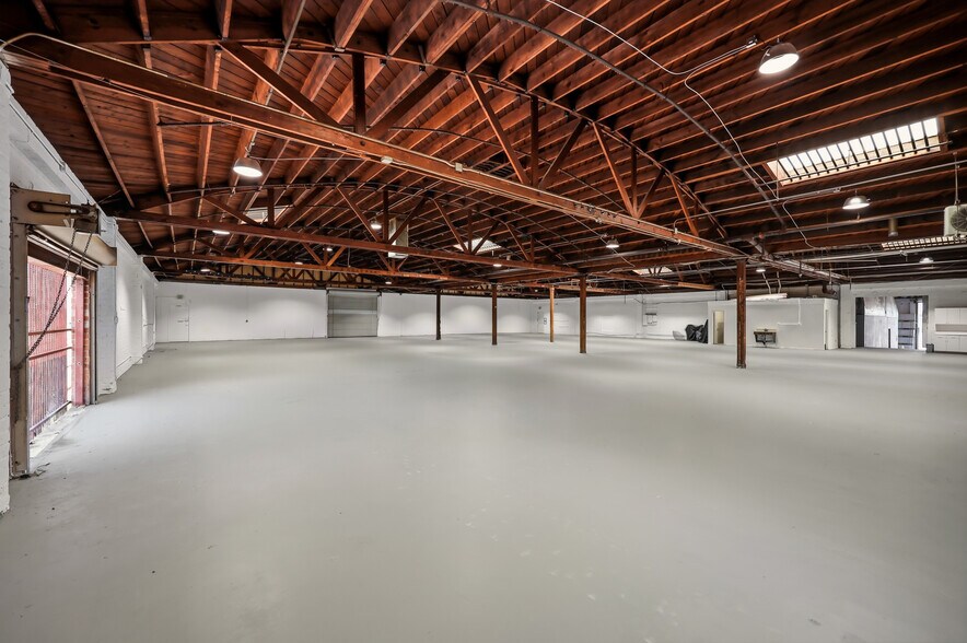 More Photos Of 2529 Chambers St, Vernon Warehouse For Lease