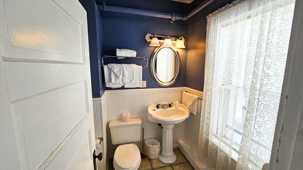 More Photos Of 40 Common St, Chester Hotel For Sale