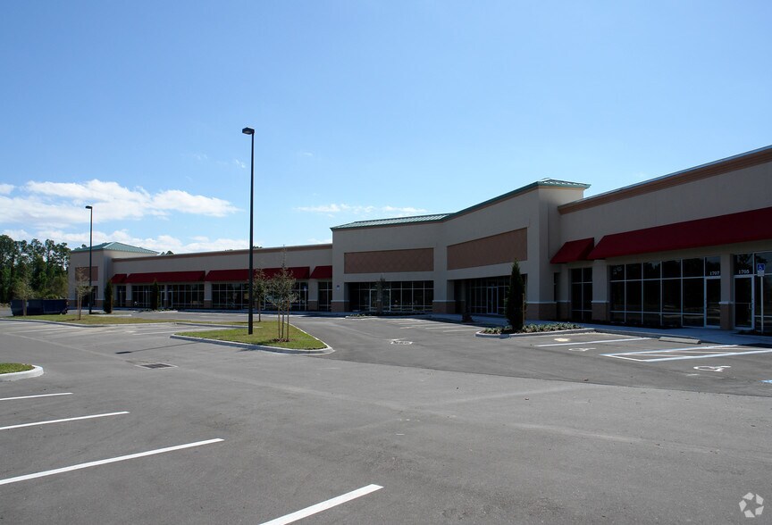 More Photos Of 1701-1729 Business Center Ln, Kissimmee General Retail For Lease