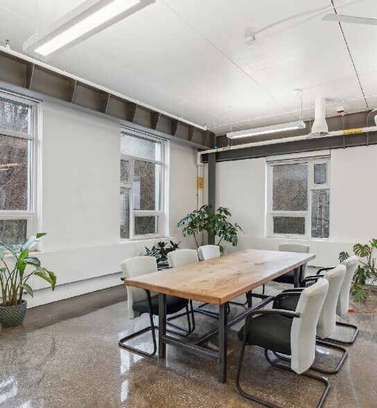 More Photos Of 550 Bayview Ave, Toronto Office For Lease
