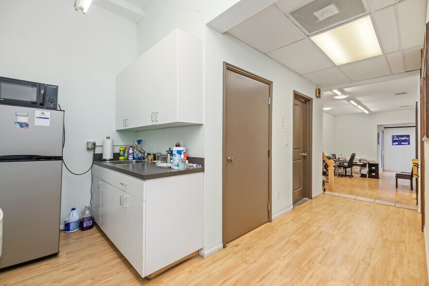 More Photos Of 2728 S La Cienega Blvd, Los Angeles Office For Lease