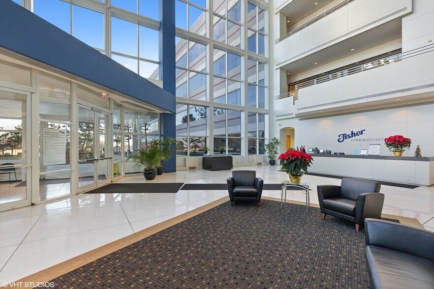 More Photos Of 1707 N Randall Rd, Elgin Office For Lease