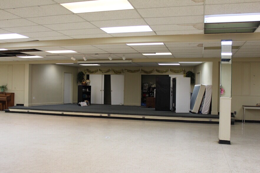 More Photos Of 1519 Circle Park Blvd, Fort Worth Religious Facility For Sale