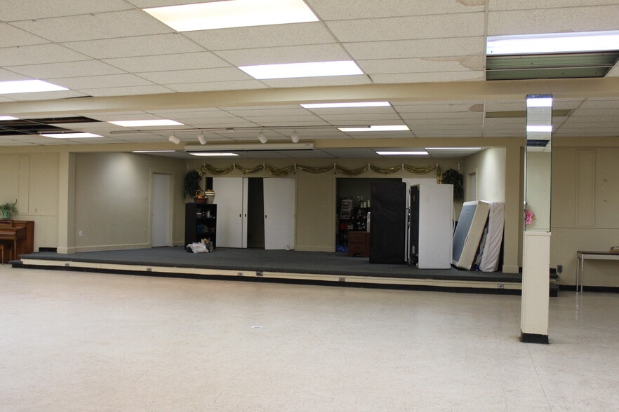 More Photos Of 1519 Circle Park Blvd, Fort Worth Religious Facility For Sale