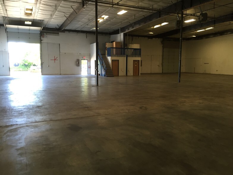 More Photos Of 869-875 Shelley St, Springfield Warehouse For Lease
