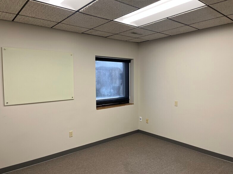 More Photos Of 414 Northwestern Ave, Ames Office For Sale