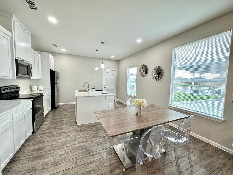 More Photos Of 1300 S Yankton St, Alton Apartments For Sale