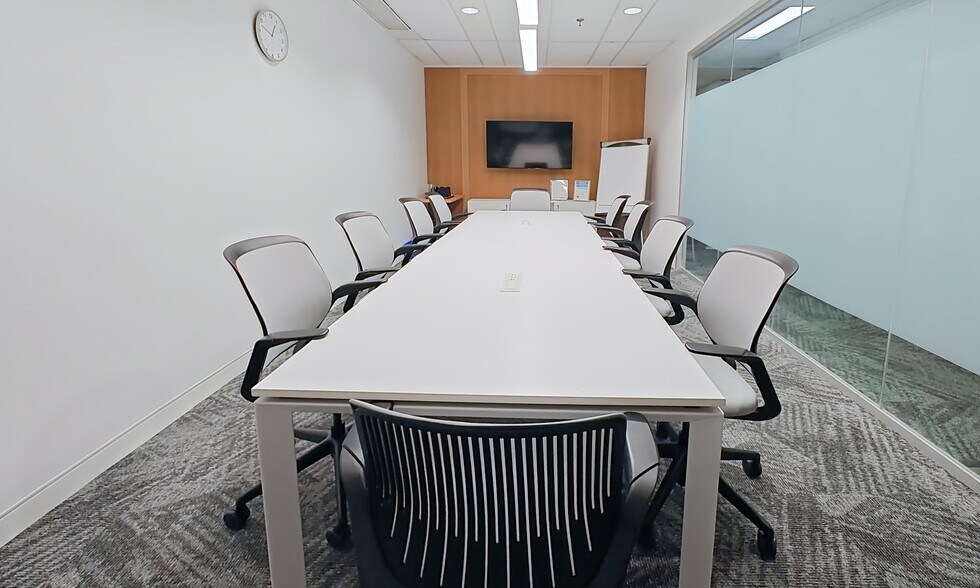 Primary Photo Of 1 Dundas St W, Toronto Coworking Space