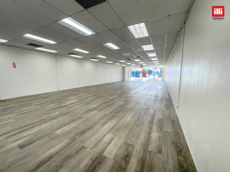 More Photos Of 18353 Sherman Way, Reseda Storefront Retail Office For Lease