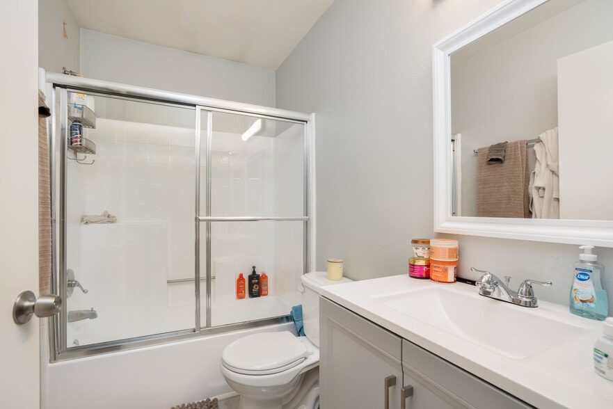 More Photos Of 6924 Woodman Ave, Van Nuys Apartments For Sale