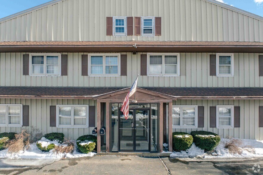 More Photos Of 193 Lafayette Rd, North Hampton Warehouse For Lease