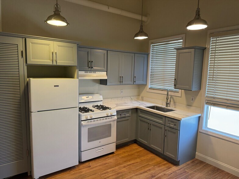 More Photos Of 1403-1413 Encinal Ave, Alameda Storefront Retail Residential For Sale