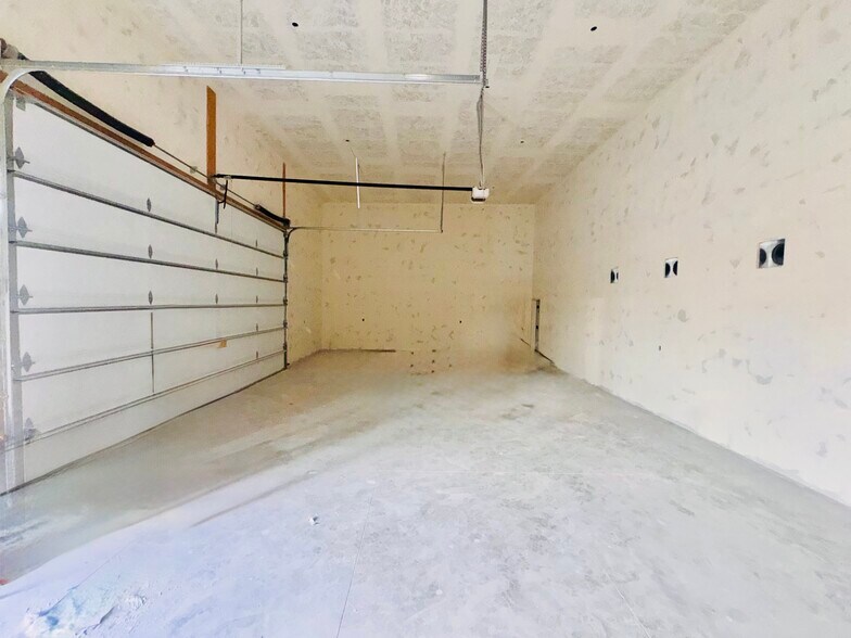 More Photos Of 518-540 S Commerce Dr, Orem Warehouse For Lease