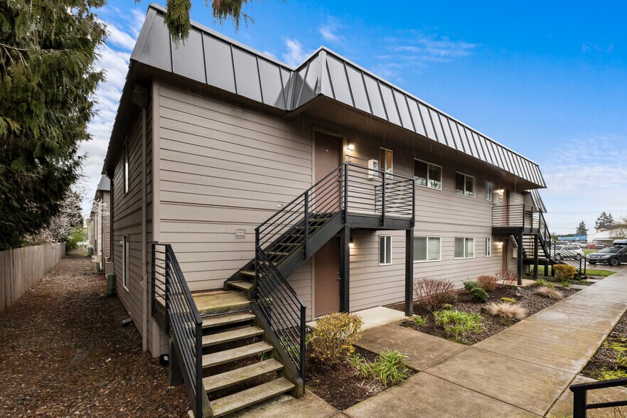 More Photos Of 1570 James St, Woodburn Apartments For Sale